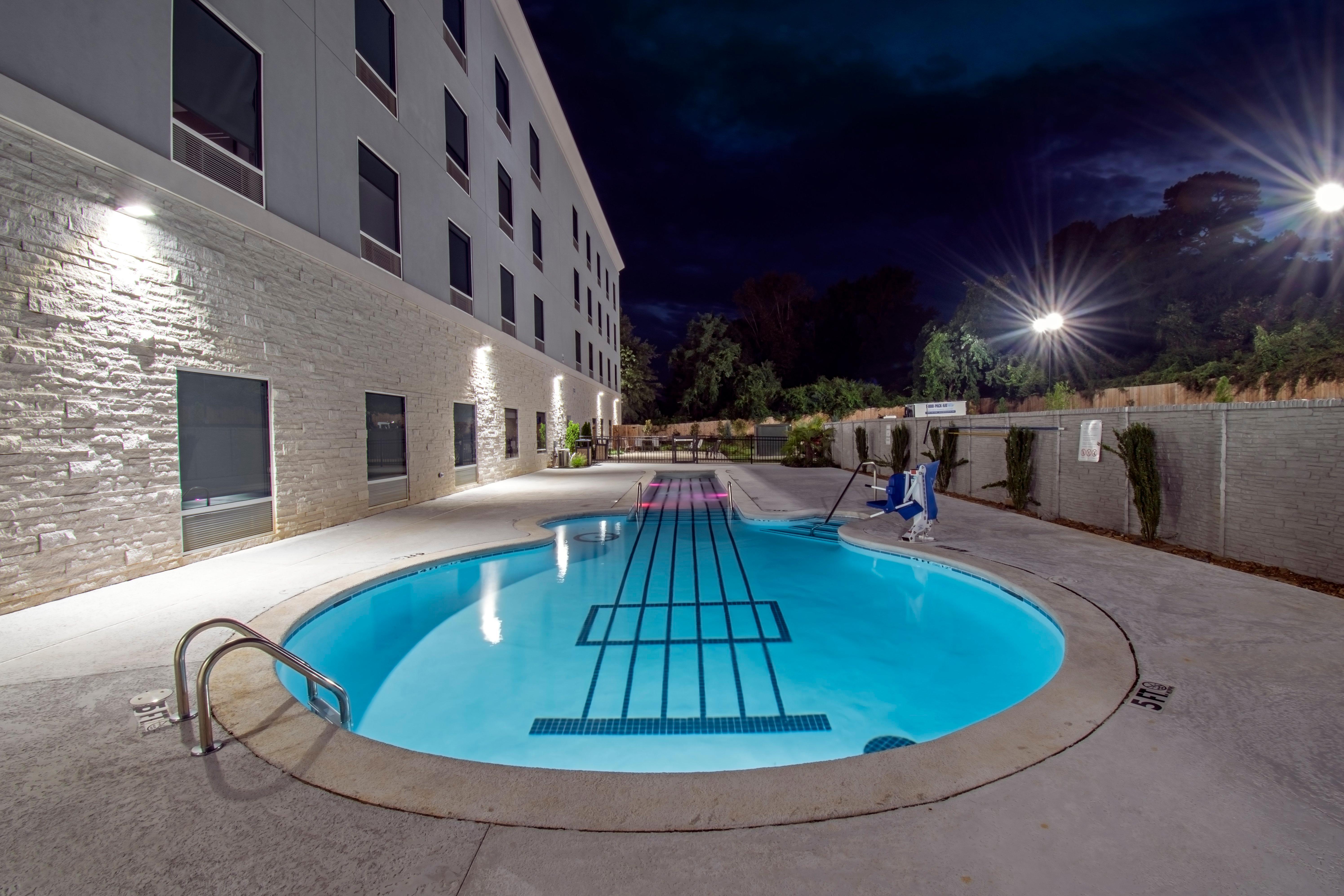 Holiday Inn Express & Suites Memphis Arpt Elvis Presley Blv, An Ihg Hotel Exterior photo